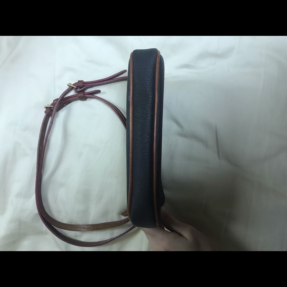Dooney & Bourke crossbody - Picture 3 of 7